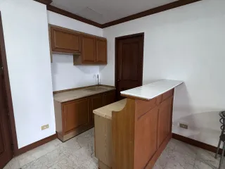 À louer studio condo à Bang Rak, Bangkok