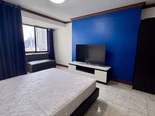 À louer studio condo à Bang Rak, Bangkok