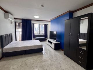 À louer studio condo à Bang Rak, Bangkok