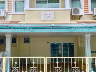 Casa en alquiler de 3 habitaciones en Bang Khen, Bangkok