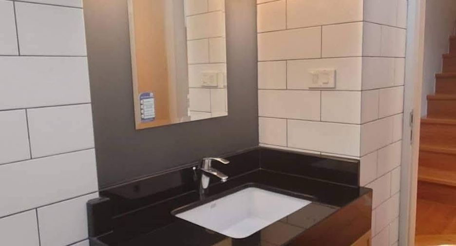 For rent 3 ベッドルーム office in Mueang Samut Prakan, Samut Prakan