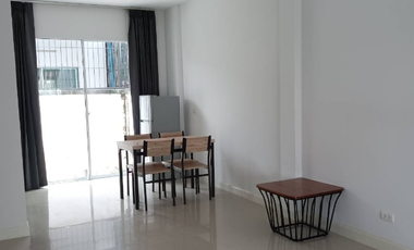 For rent 3 bedrooms townhouse in Chom Thong, Bangkok