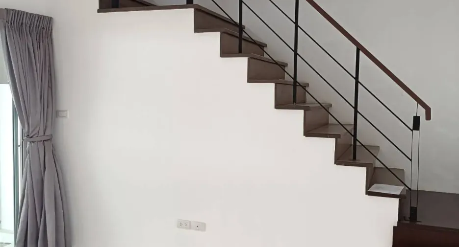 For rent 3 bedrooms townhouse in Lat Phrao, Bangkok