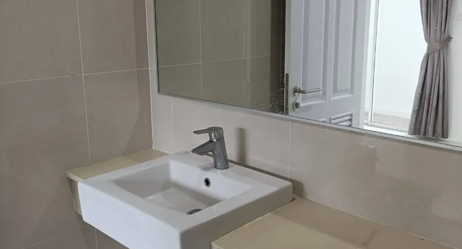 For rent 3 bedrooms townhouse in Lat Phrao, Bangkok