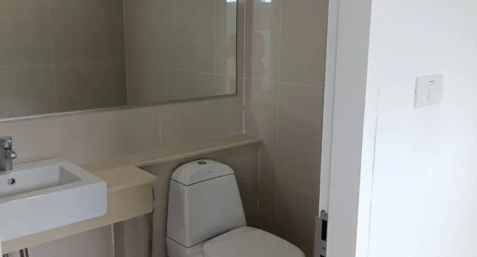 For rent 3 bedrooms townhouse in Lat Phrao, Bangkok
