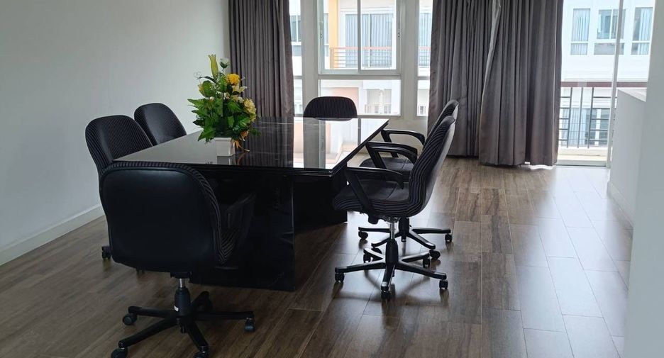 For rent 3 bedrooms townhouse in Lat Phrao, Bangkok