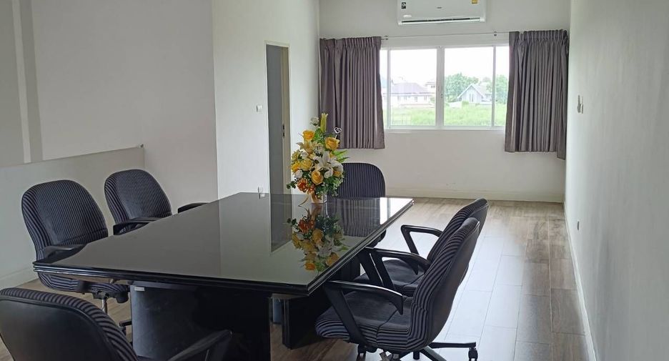 For rent 3 bedrooms townhouse in Lat Phrao, Bangkok