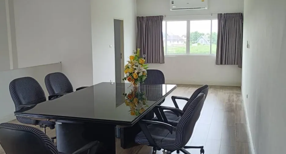 For rent 3 bedrooms townhouse in Lat Phrao, Bangkok