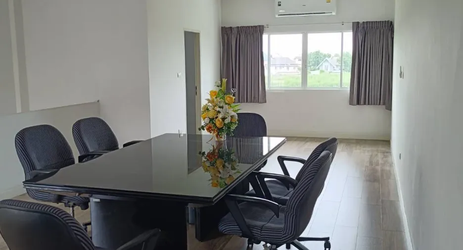 For rent 3 bedrooms townhouse in Lat Phrao, Bangkok