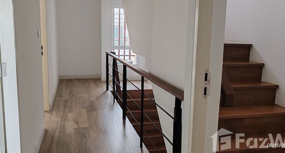 For rent 3 bedrooms townhouse in Lat Phrao, Bangkok