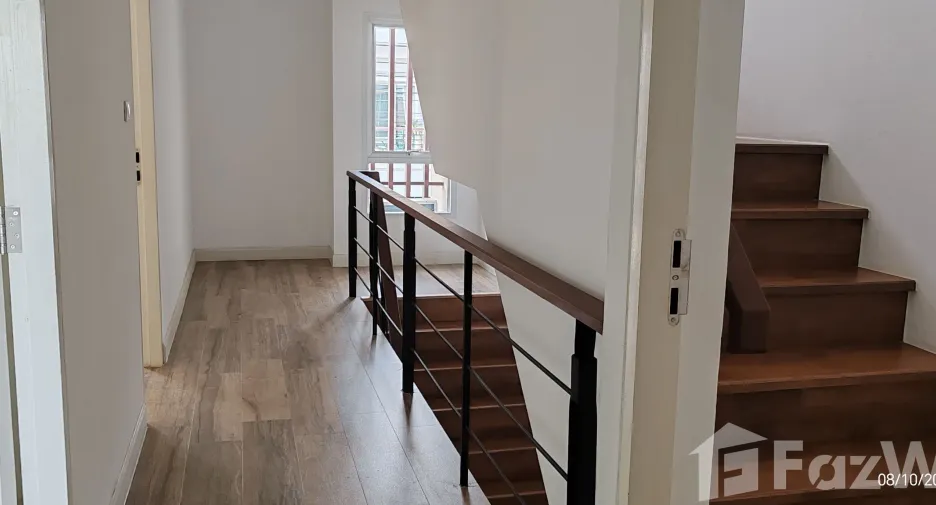 For rent 3 bedrooms townhouse in Lat Phrao, Bangkok