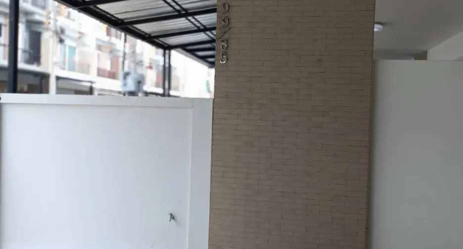 For rent 3 bedrooms townhouse in Lat Phrao, Bangkok