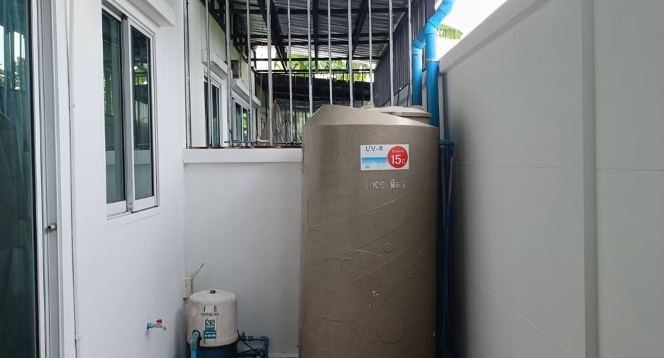 For rent 3 bedrooms townhouse in Lat Phrao, Bangkok