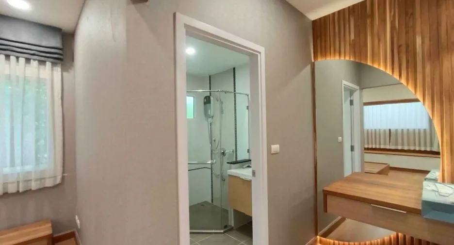 For rent 5 bedrooms house in Sai Mai, Bangkok