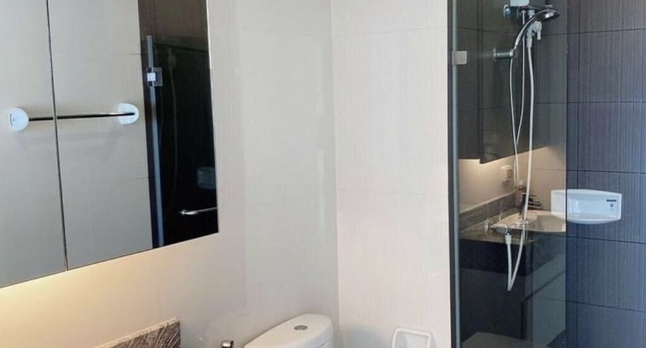 For rent 2 bedrooms condo in Bang Rak, Bangkok