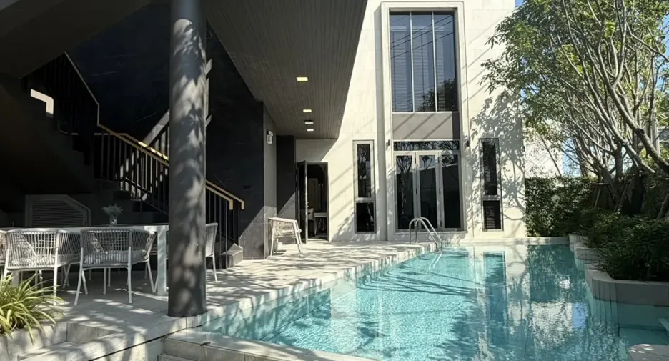 For rent 3 bedrooms townhouse in Mueang Samut Prakan, Samut Prakan