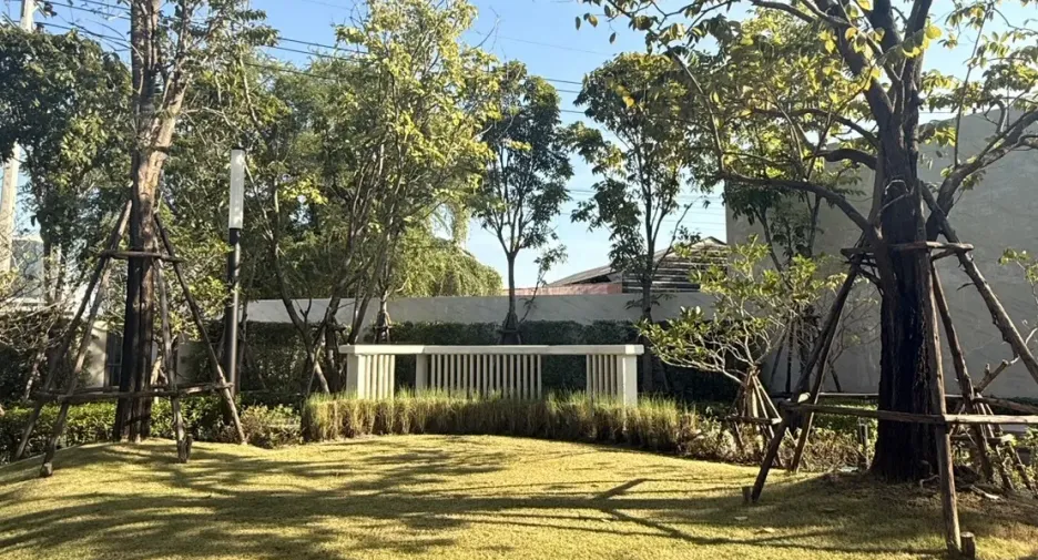 For rent 3 bedrooms townhouse in Mueang Samut Prakan, Samut Prakan