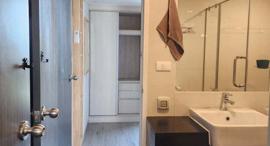 For rent 2 bedrooms condo in Bang Na, Bangkok