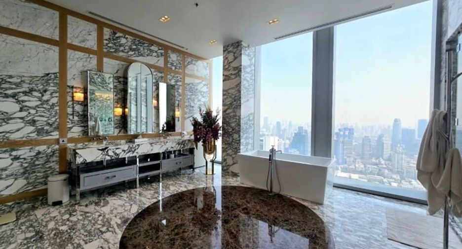 For rent 4 bedrooms condo in Sathon, Bangkok