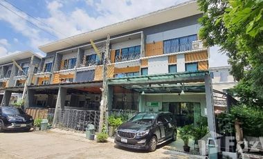 For rent 3 bedrooms townhouse in Bueng Kum, Bangkok