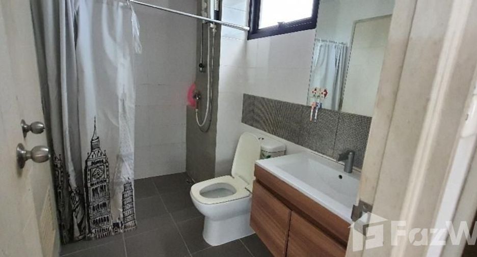 For rent 3 bedrooms townhouse in Bueng Kum, Bangkok