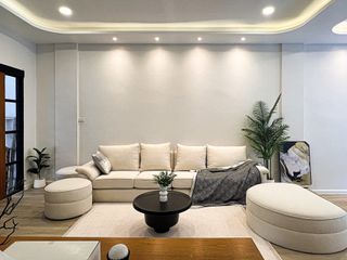 For rent 6 bedrooms townhouse in Watthana, Bangkok