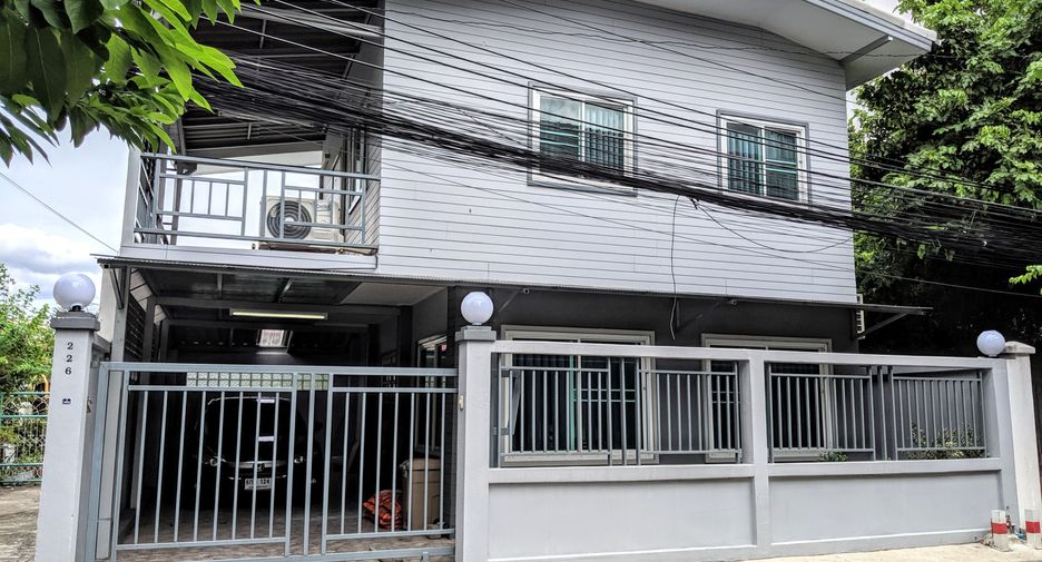 Casa en alquiler de 2 habitaciones en Huai Khwang, Bangkok