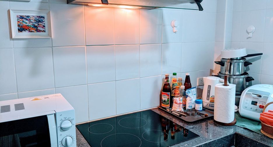 Casa en alquiler de 2 habitaciones en Huai Khwang, Bangkok