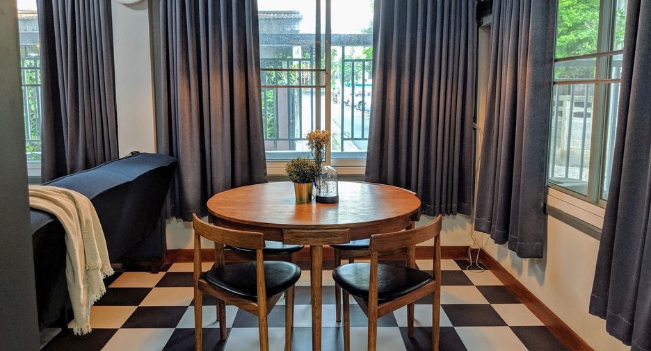 Casa en alquiler de 2 habitaciones en Huai Khwang, Bangkok