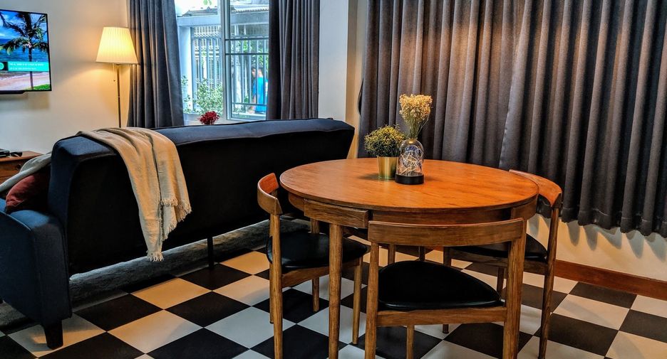 Casa en alquiler de 2 habitaciones en Huai Khwang, Bangkok