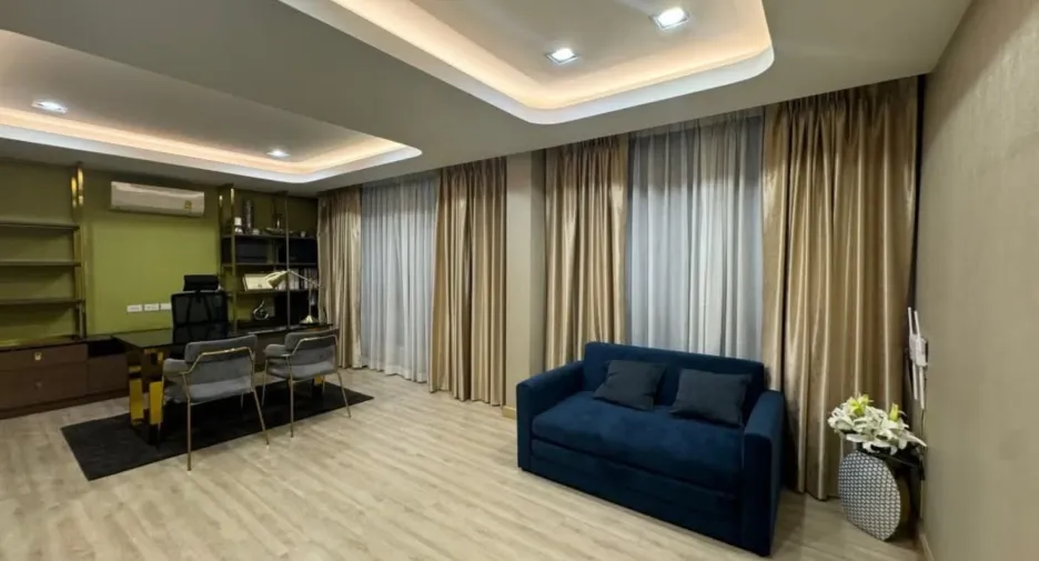 For rent 3 bedrooms townhouse in Lat Phrao, Bangkok