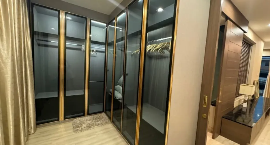For rent 3 bedrooms townhouse in Lat Phrao, Bangkok