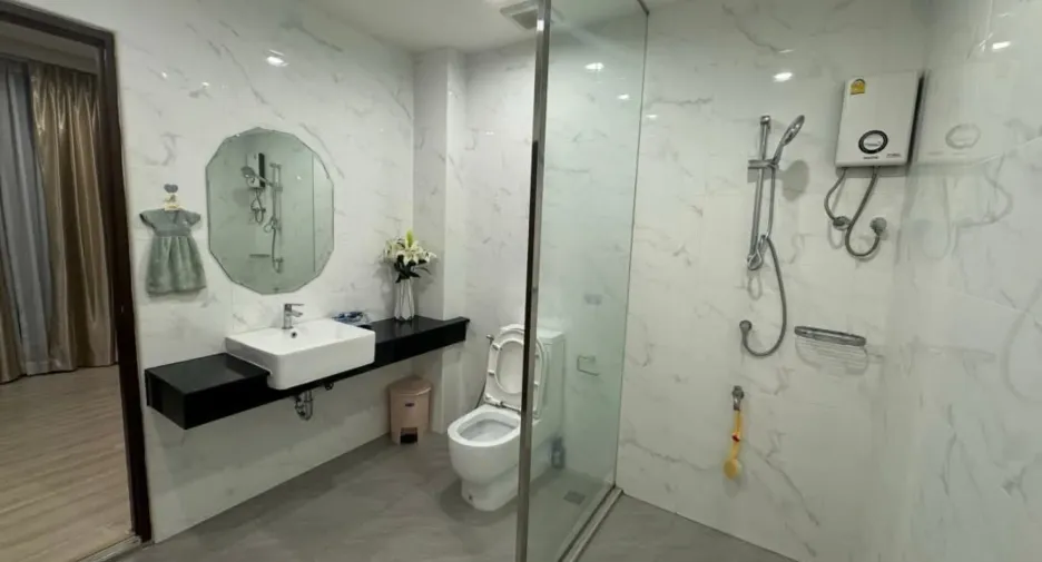 For rent 3 bedrooms townhouse in Lat Phrao, Bangkok