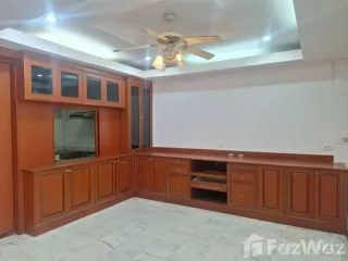 Casa en alquiler de 5 habitaciones en Sathon, Bangkok