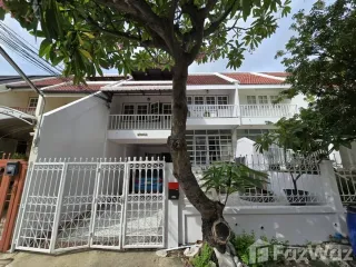 Casa en alquiler de 5 habitaciones en Sathon, Bangkok