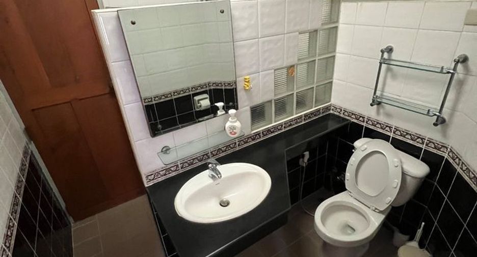 For rent 3 bedrooms house in Bang Na, Bangkok