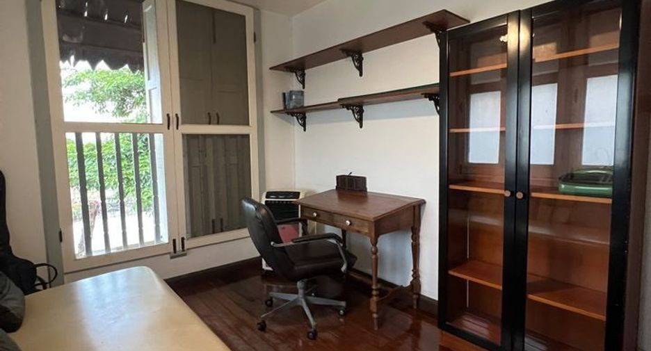 For rent 3 bedrooms house in Bang Na, Bangkok
