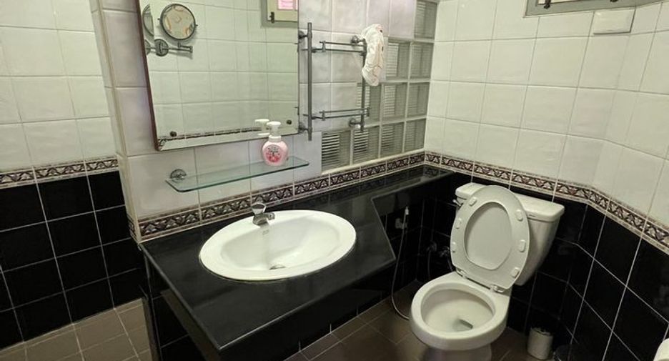 For rent 3 bedrooms house in Bang Na, Bangkok