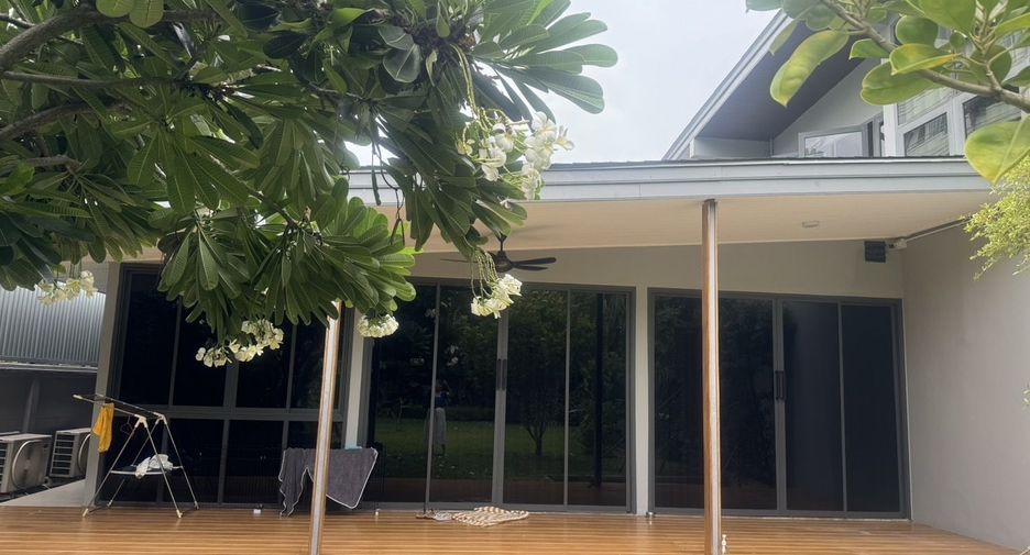 For rent 4 bedrooms house in Watthana, Bangkok