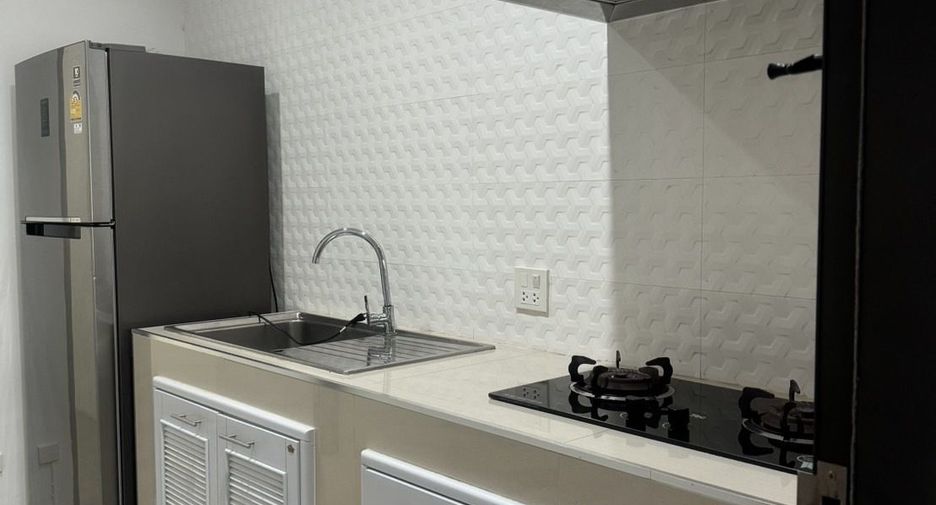 For rent 4 bedrooms house in Watthana, Bangkok