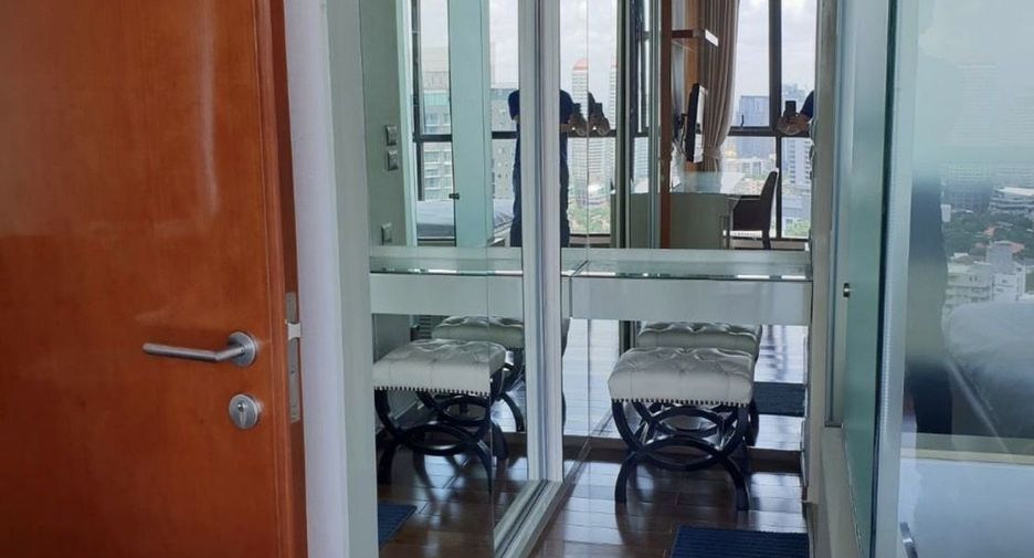 For rent 2 bedrooms condo in Khlong Toei, Bangkok