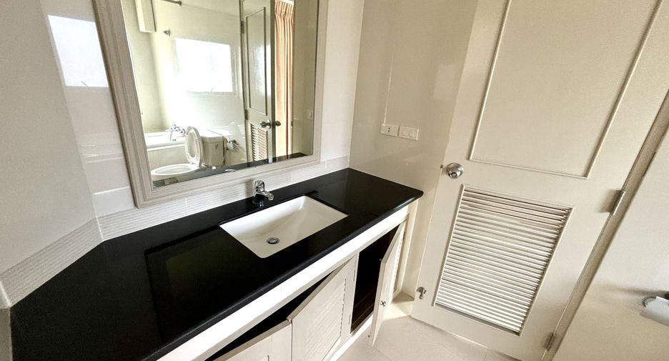 Apartment zur Miete mit 2 Zimmer in Khlong Toei, Bangkok