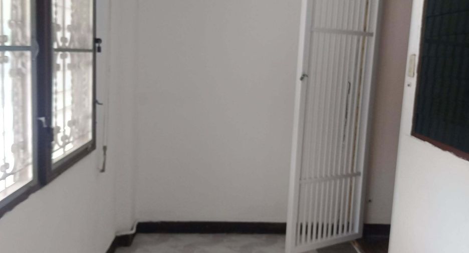 For rent 2 bedrooms townhouse in Bang Na, Bangkok