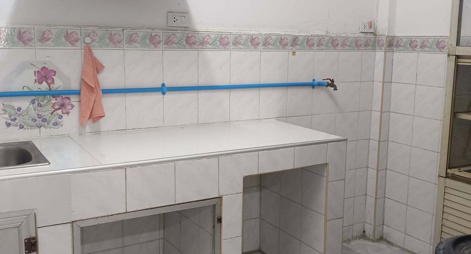 For rent 2 bedrooms townhouse in Bang Na, Bangkok