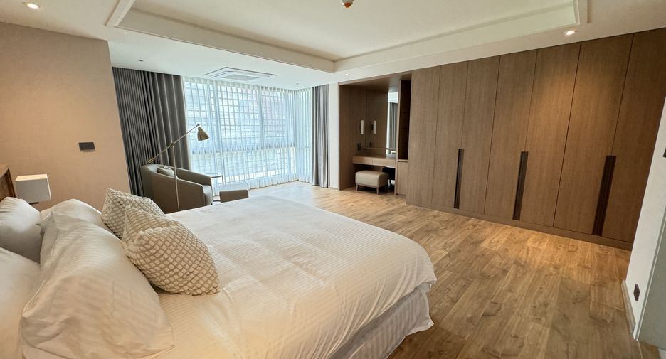 For rent 3 bedrooms apartment in Watthana, Bangkok