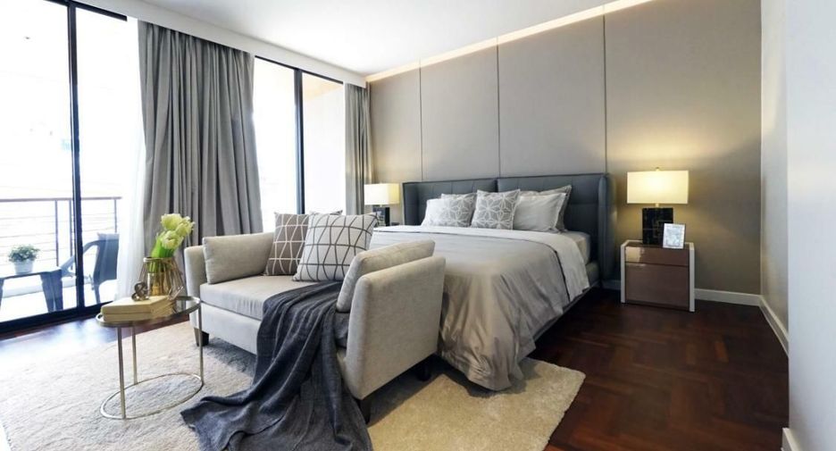 For rent 5 bedrooms townhouse in Khlong Toei, Bangkok