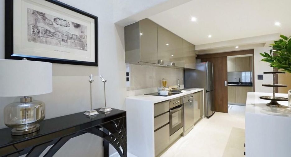 For rent 5 bedrooms townhouse in Khlong Toei, Bangkok