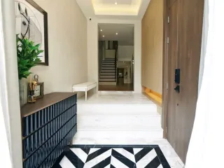 Casa adosada en alquiler de 5 habitaciones en Khlong Toei, Bangkok