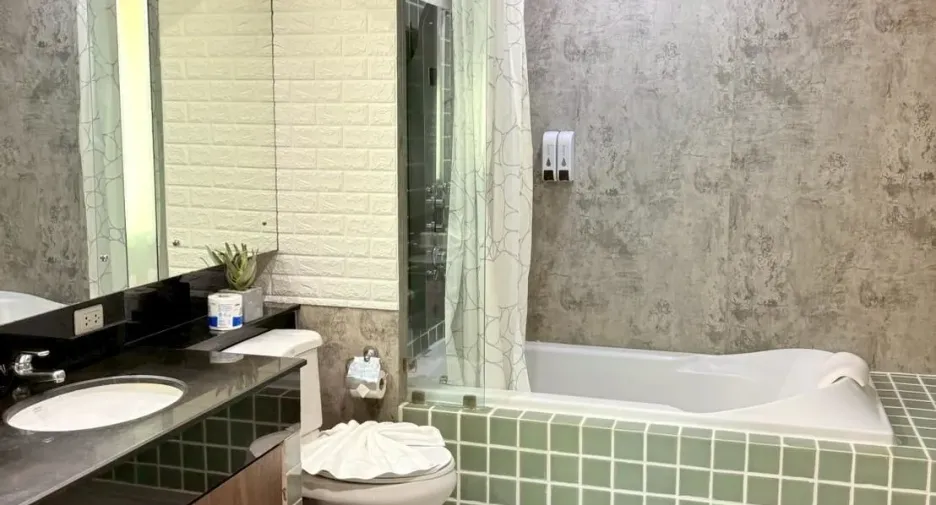 For rent 3 bedrooms apartment in Pathum Wan, Bangkok