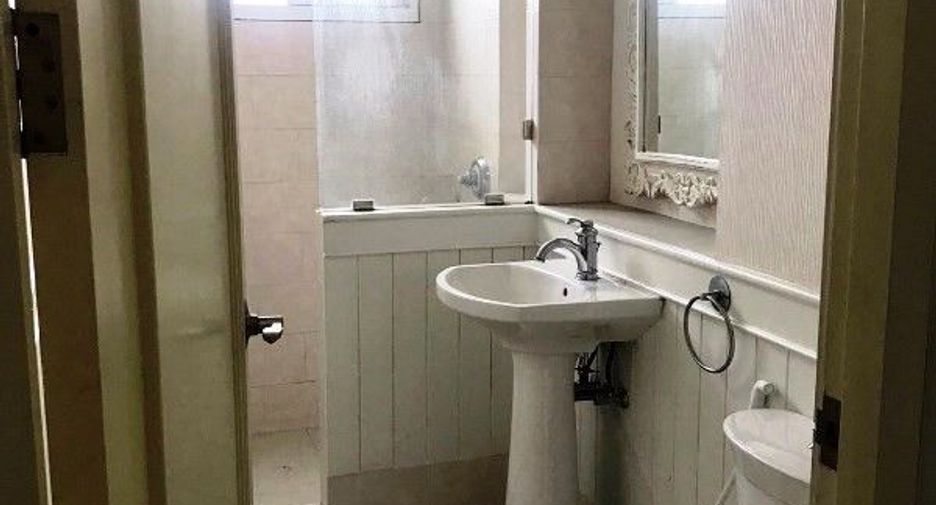 For rent 2 ベッドルーム condo in Watthana, Bangkok